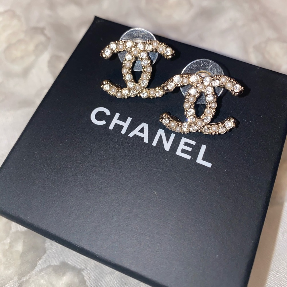 Chanel 20b Pearl Caviar Earrings